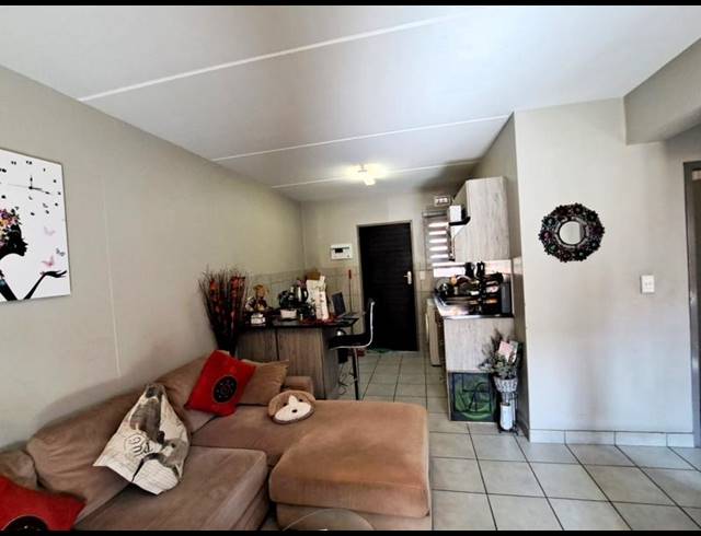 2 BEDROOM APARTMENT FOR SALE IN HEUWELOORD